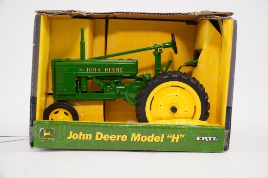 JOHN DEERE MODEL H TOY TRACTOR