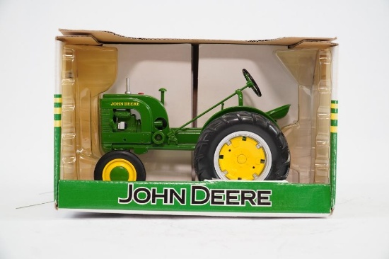 JOHN DEERE LA TRACTOR TOY
