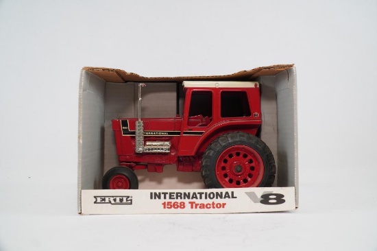 INTERNATIONAL 1568 TOY TRACTOR