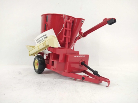 INTERNATIONAL GRINDER/MIXER TOY *NO BOX*