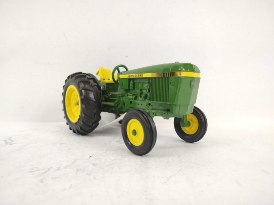 JOHN DEERE TRACTOR TOY
