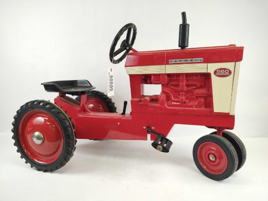 FARMALL 560 METAL PEDAL TRACTOR *NO BOX*