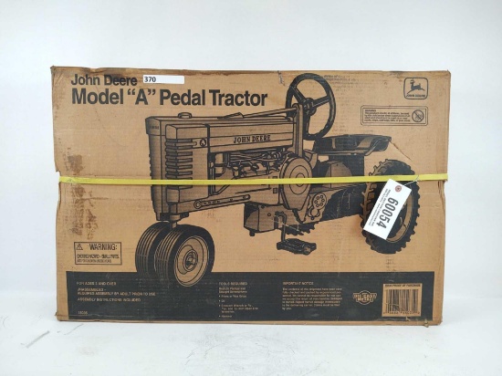 JOHN DEERE MODEL A PEDAL TRACTOR