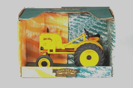 JOHN DEERE MODEL LI TOY TRACTOR