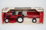 SNAPPER LAWN TRACTOR & TRAILER TOY