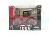 INTERNATIONAL 1086 TOY TRACTOR