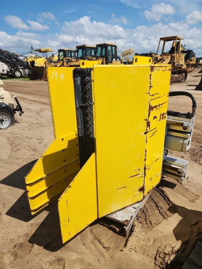 2019 CASCADE DM0B1300 HYD BALE CLAMP