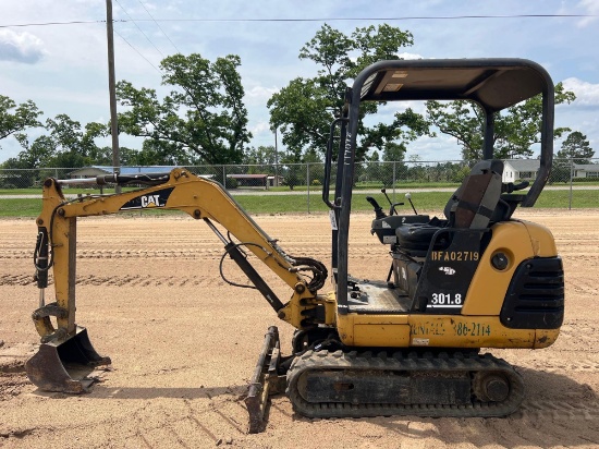 2004 CATERPILLAR 301.8 EXCAVATOR
