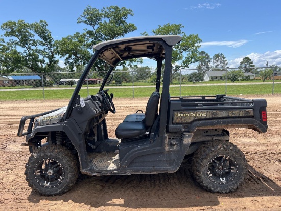 JOHN DEERE XUV835M GATOR