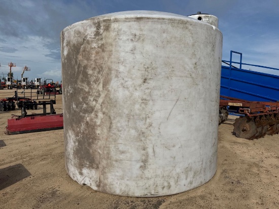 2500 GALLON POLY WATER TANK
