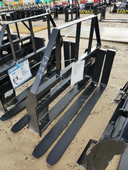 UNUSED AGT QUICK ATTACH MAST W/ 48" FORKS