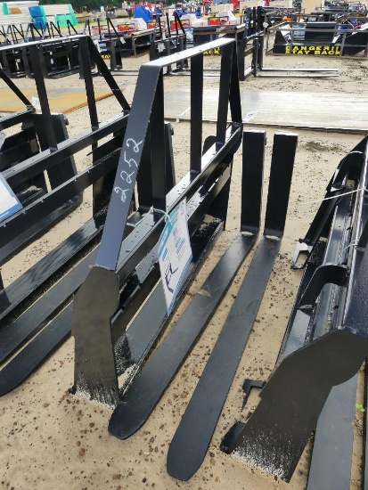 UNUSED AGT QUICK ATTACH MAST W/ 48" FORKS