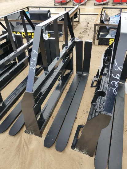 UNUSED AGT QUICK ATTACH MAST W/ 48" FORKS