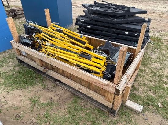 PALLET OF CONSTRUCTION SPOT LIGHTS