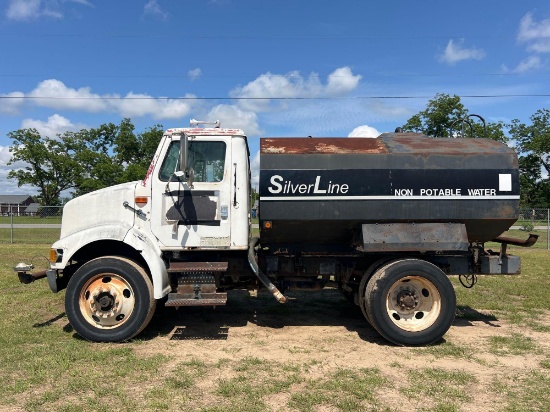 1997 INTERNATIONAL 8100 4X2 WATER TRUCK