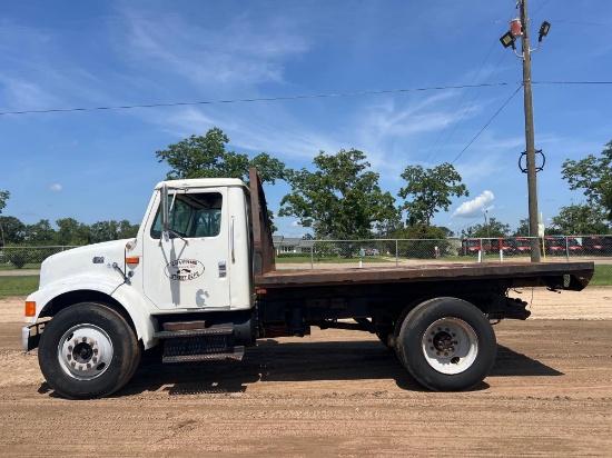 1999 INTERNATIONAL 4700 4X2 FLATBED TRUCK