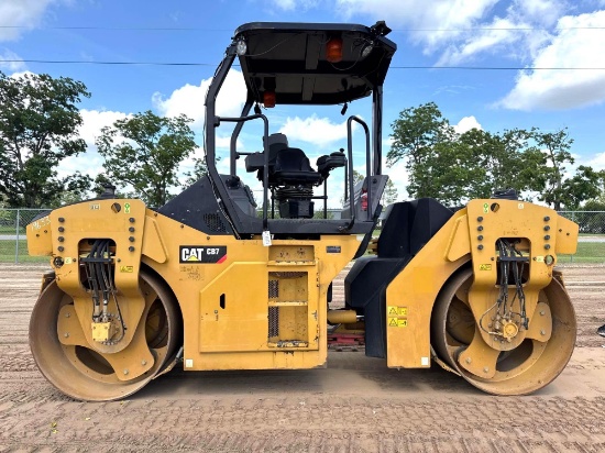 2018 CATERPILLAR CB7 DBL DRUM ROLLER
