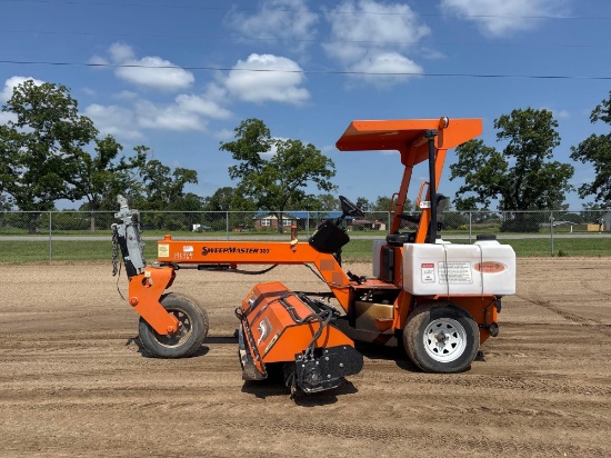 LAYMOR SWEEPMASTER 300 SWEEPER
