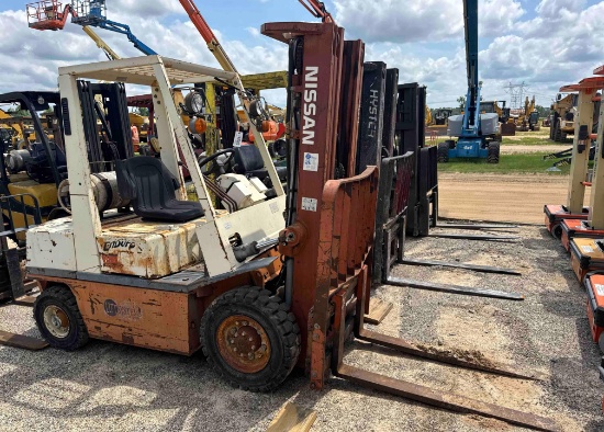 NISSAN 50 STRAIGHT MAST FORKLIFT