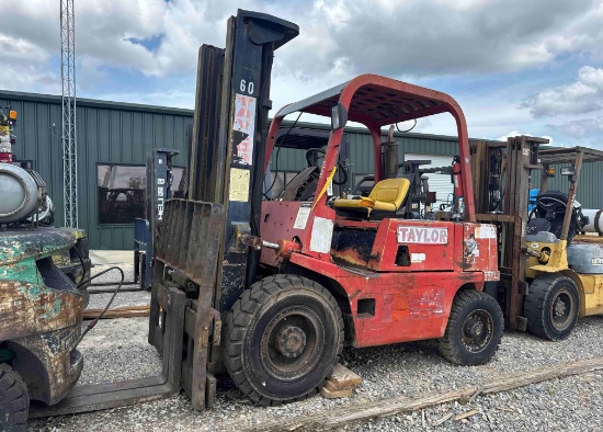 TAYLOR TDF-60S STRAIGHT MAST FORKLIFT