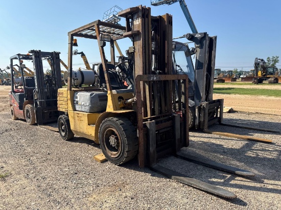 CATERPILLAR GP30 STRAIGHT MAST FORKLIFT