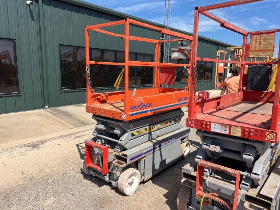 SKYJACK SJIII 3219 ELECTRIC SCISSOR LIFT