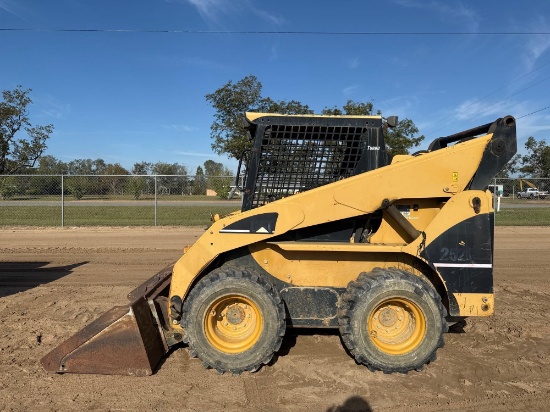 CATERPILLAR 252B SKID STEER