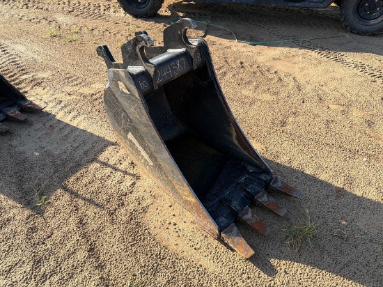 JOHN DEERE BYT10989-19" BUCKET