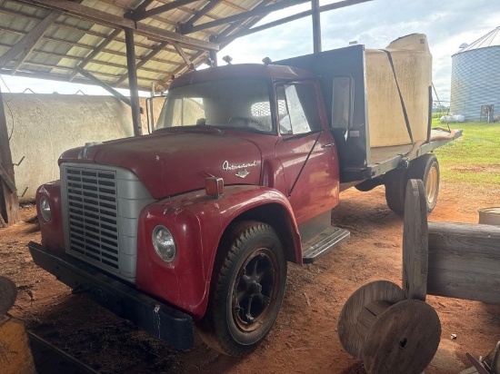 1970 International Loadstar 1600 Flatbed Truck