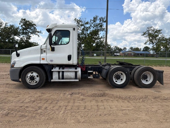 2017 FREIGHTLINER CASCADIA DAY CAB ROAD TRACTOR