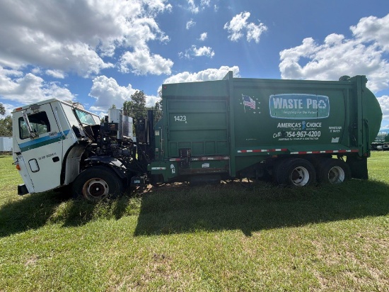 2014 Mack Leu613 Trash Compactor Truck
