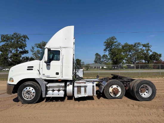 2018 MACK CXU613 PINNACLE DAY CAB ROAD TRACTOR