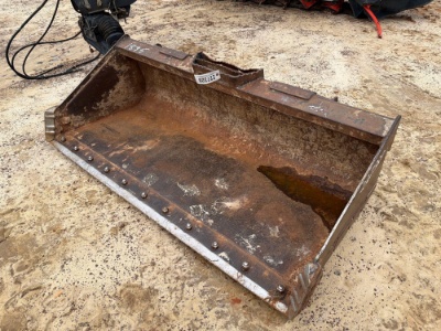 Takeuchi 67" Bucket