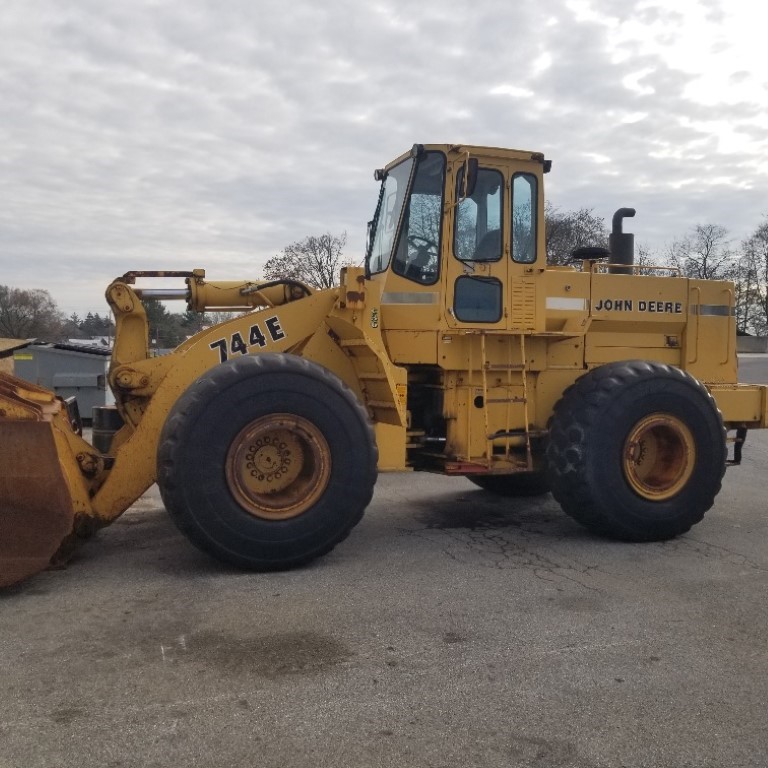 John Deere 744E Wheel Loader
