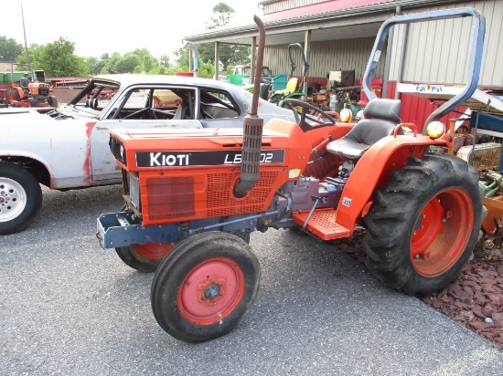 Kioti LB2202 Tractor