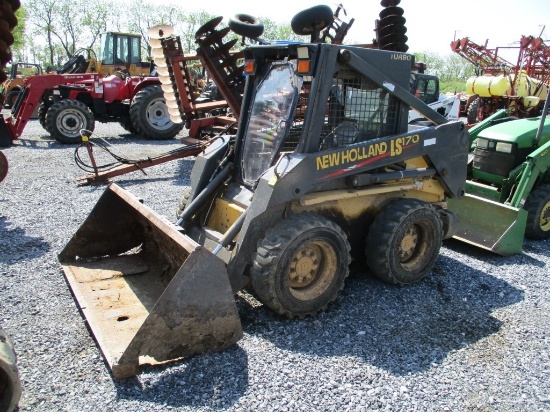 New Holland LS170 Skid Steer w/Cab