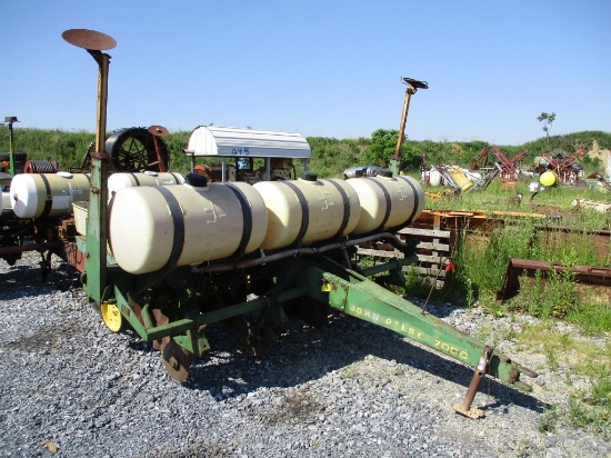 John Deere 7000 Planter w/Seed Box