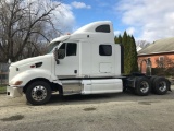 2005 Peterbilt Road Tractor w/Sleeper