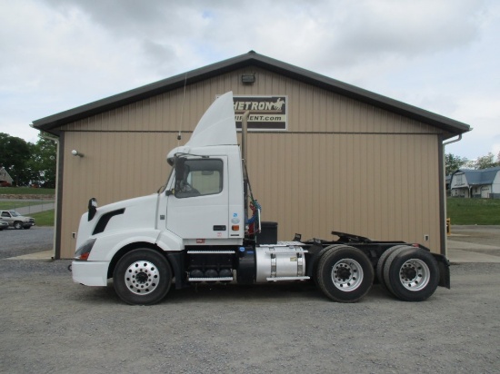 2014 Volvo Day Cab Tandem Axle Tractor Truck