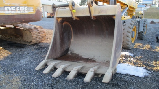 68" Tooth Bucket for JD 230 Excavator