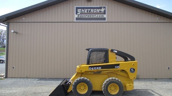 John Deere 325 Skid Steer