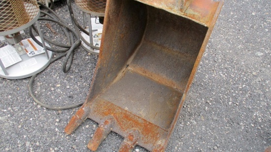 24" ESCO Excavator Bucket