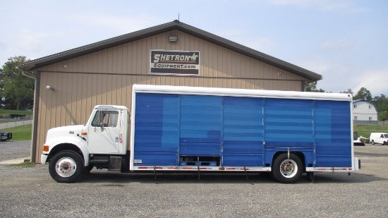 2001 International Navistar 4900 Delivery Truck