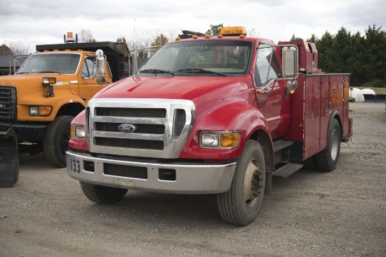 2005 Ford F650 Utility Bed Truck