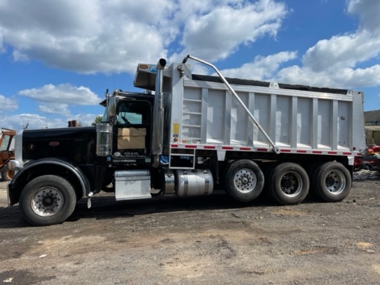 2015 Peterbilt 389 Dump Truck