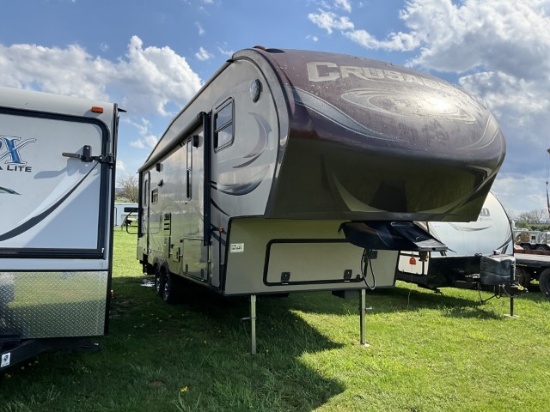 2015 Crusader 5th Wheel Travel Trailer