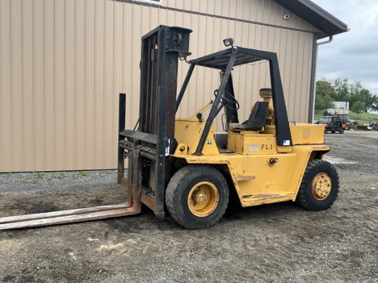 Caterpillar V100 Forklift