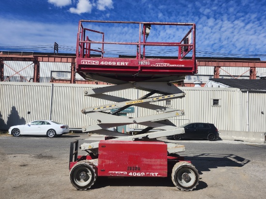 2014 MEC 4069ERT 40ft Scissor Lift
