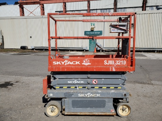 2015 Skyjack SJIII-3219 19ft Scissor Lift