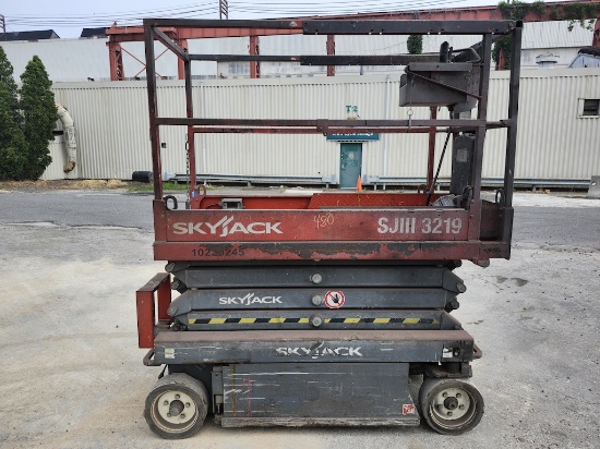 Skyjack SJIII-3219 19ft Scissor Lift